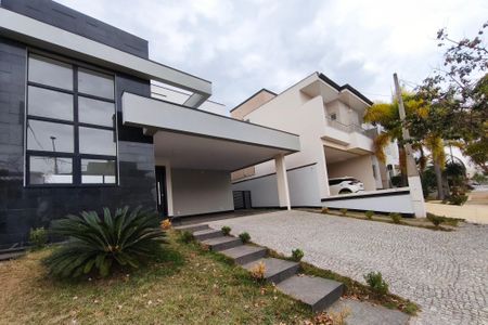 Casa de condomínio à venda com 260m², 3 quartos e 4 vagasFachada