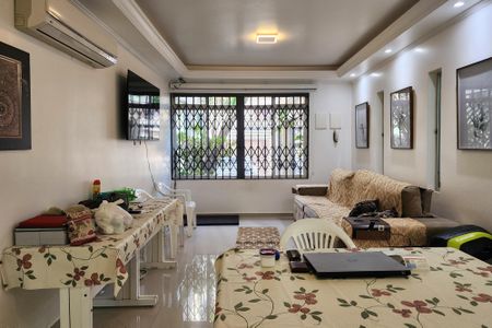 Casa à venda com 150m², 3 quartos e 2 vagas Casa à venda com 150m², 3 quartos e 2 vagasSala