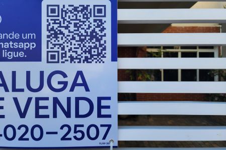 Casa à venda com 150m², 3 quartos e 2 vagas Casa à venda com 150m², 3 quartos e 2 vagasPlaca