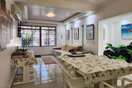 Casa à venda com 150m², 3 quartos e 2 vagas Casa à venda com 150m², 3 quartos e 2 vagasSala