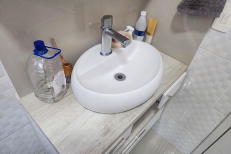 Casa à venda com 150m², 3 quartos e 2 vagas Casa à venda com 150m², 3 quartos e 2 vagasBanheiro