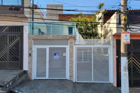 Casa à venda com 150m², 3 quartos e 2 vagas Casa à venda com 150m², 3 quartos e 2 vagasFachada