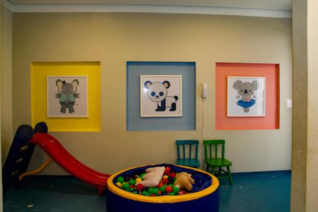 Apartamento para alugar com 43m², 2 quartos e sem vaga Apartamento para alugar com 43m², 2 quartos e sem vagaÁrea Comum - Playground