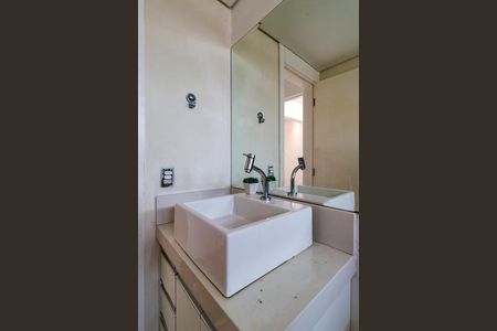 Apartamento à venda com 117m², 3 quartos e 3 vagas Apartamento à venda com 117m², 3 quartos e 3 vagasBanheiro Social