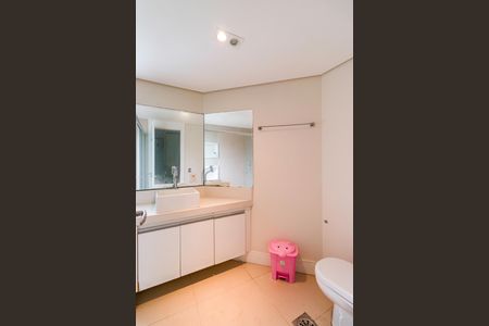 Apartamento à venda com 117m², 3 quartos e 3 vagas Apartamento à venda com 117m², 3 quartos e 3 vagasBanheiro da Suíte