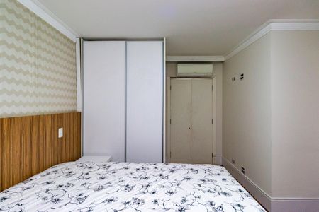 Apartamento à venda com 117m², 3 quartos e 3 vagas Apartamento à venda com 117m², 3 quartos e 3 vagasSuíte