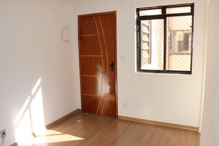 Sala de apartamento para alugar com 2 quartos, 43m² em Jardim Vista Alegre, Embu das Artes