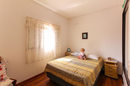 Casa à venda com 200m², 4 quartos e 2 vagas Casa à venda com 200m², 4 quartos e 2 vagasQuarto 4