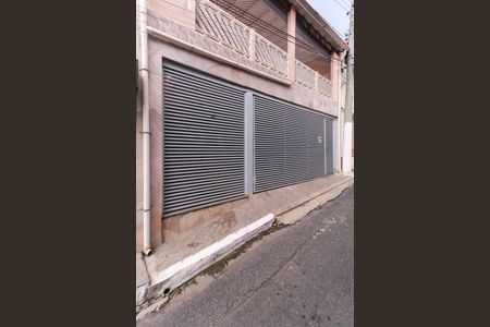 Casa à venda com 200m², 4 quartos e 2 vagas Casa à venda com 200m², 4 quartos e 2 vagasFachada