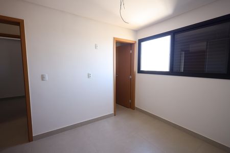 Apartamento à venda com 74m², 3 quartos e 2 vagasQuarto 3