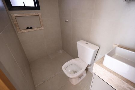 Banheiro Corredor de apartamento à venda com 3 quartos, 74m² em Vila Rosa, Goiânia