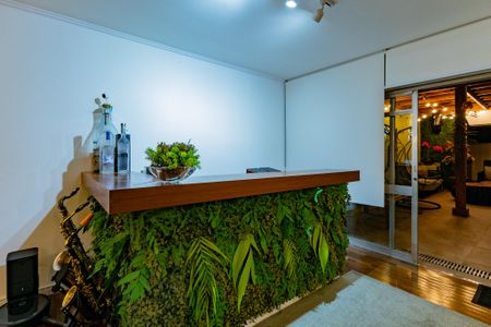 Casa à venda com 360m², 3 quartos e 3 vagas Casa à venda com 360m², 3 quartos e 3 vagasHome Bar