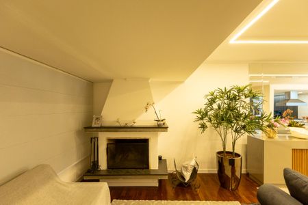 Casa à venda com 360m², 3 quartos e 3 vagas Casa à venda com 360m², 3 quartos e 3 vagasSala