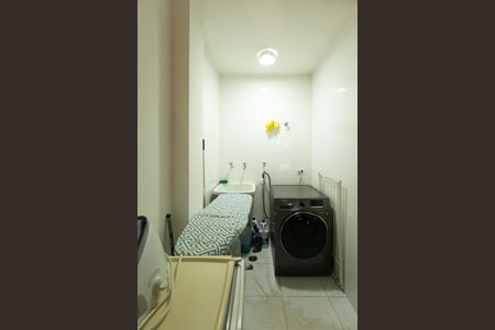 Casa à venda com 360m², 3 quartos e 3 vagas Casa à venda com 360m², 3 quartos e 3 vagasÁrea de Serviço