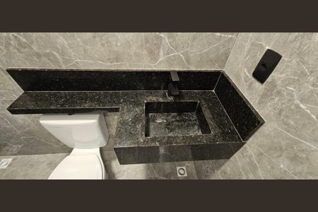 Casa à venda com 130m², 3 quartos e 2 vagas Casa à venda com 130m², 3 quartos e 2 vagasBanheiro Social