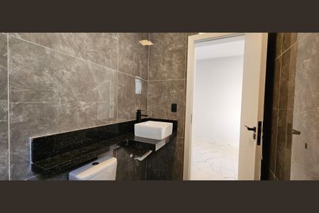 Casa à venda com 130m², 3 quartos e 2 vagas Casa à venda com 130m², 3 quartos e 2 vagasBanheiro do Quarto 2