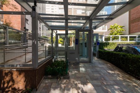 Apartamento para alugar com 146m², 3 quartos e 3 vagas Apartamento para alugar com 146m², 3 quartos e 3 vagasFachada e portaria