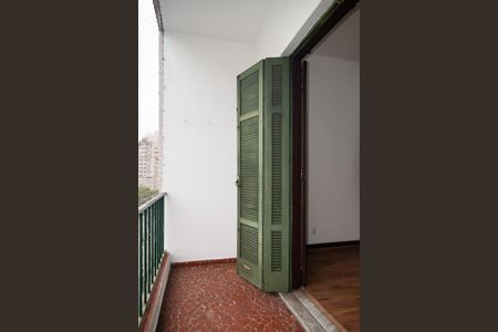 Apartamento à venda com 114m², 2 quartos e sem vaga Apartamento à venda com 114m², 2 quartos e sem vagaQuarto 1 Sacada