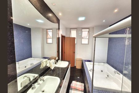 Apartamento à venda com 185m², 4 quartos e 2 vagasBanheiro da Suíte 2