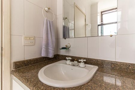 Apartamento à venda com 464m², 4 quartos e 2 vagasBanheiro da Suíte 2