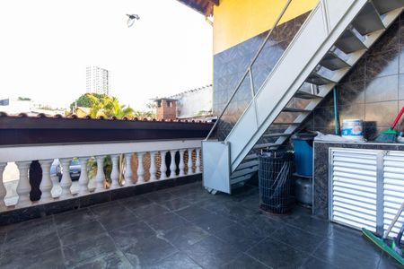 Casa para alugar com 250m², 2 quartos e 7 vagas Casa para alugar com 250m², 2 quartos e 7 vagasQuintal