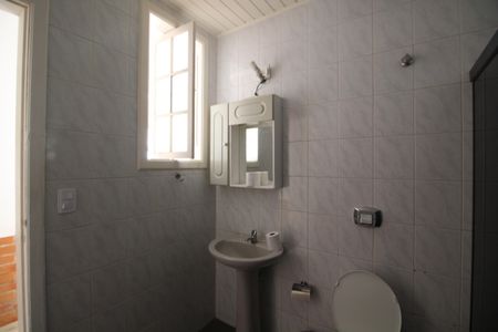 Casa de condomínio à venda com 600m², 3 quartos e 4 vagasBanheiro de Serviço