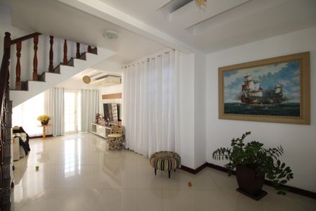 Sala de casa de condomínio à venda com 3 quartos, 600m² em Taquara, Rio de Janeiro