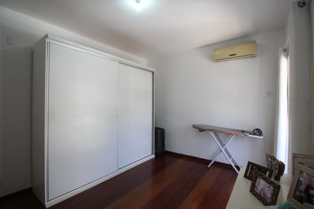 Casa de condomínio à venda com 600m², 3 quartos e 4 vagasQuarto 2