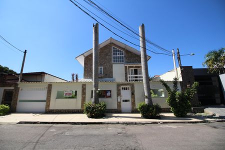 Casa de condomínio à venda com 600m², 3 quartos e 4 vagasFachada