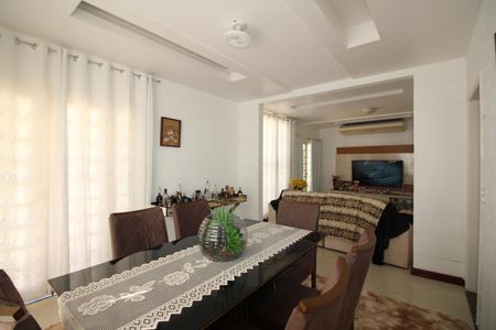 Casa de condomínio à venda com 600m², 3 quartos e 4 vagasSala