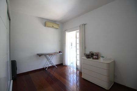 Casa de condomínio à venda com 600m², 3 quartos e 4 vagasQuarto 2