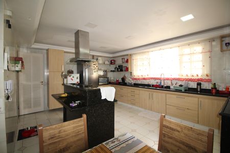 Casa de condomínio à venda com 600m², 3 quartos e 4 vagasCozinha