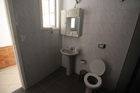 Casa de condomínio à venda com 600m², 3 quartos e 4 vagasBanheiro de Serviço