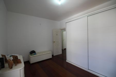 Casa de condomínio à venda com 600m², 3 quartos e 4 vagasQuarto 2