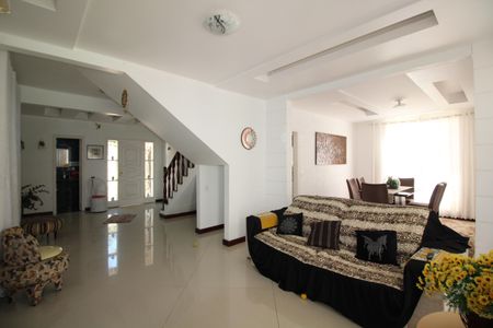 Sala de casa de condomínio à venda com 3 quartos, 600m² em Taquara, Rio de Janeiro