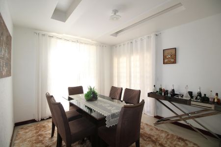 Casa de condomínio à venda com 600m², 3 quartos e 4 vagasSala