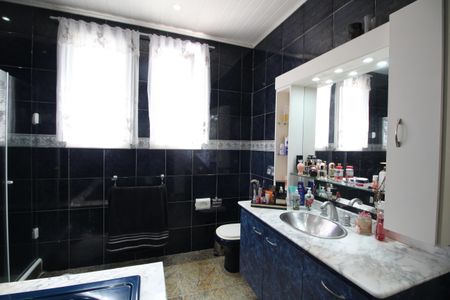 Casa de condomínio à venda com 600m², 3 quartos e 4 vagasBanheiro da Suíte