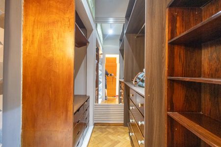 Apartamento à venda com 147m², 4 quartos e 1 vagaSuite Closet