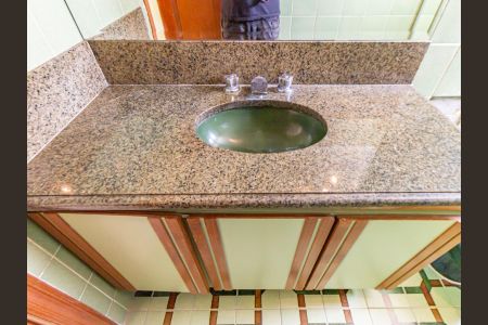 Apartamento para alugar com 385m², 4 quartos e 4 vagasBanheiro da Suíte 2