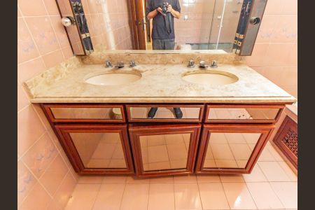 Apartamento para alugar com 385m², 4 quartos e 4 vagasBanheiro da Suíte 1