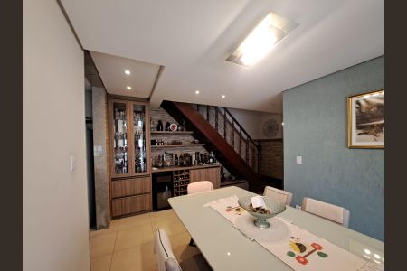 Casa à venda com 280m², 2 quartos e 2 vagasSala