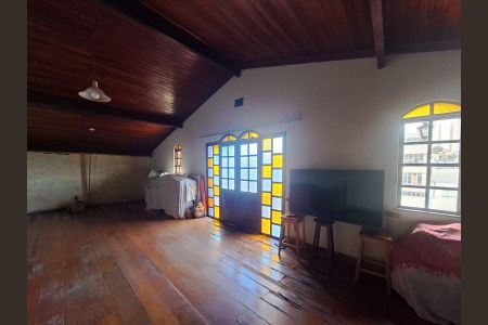 Casa à venda com 280m², 2 quartos e 2 vagasEspaço sótão