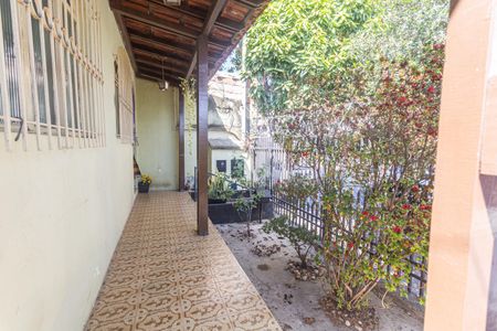Casa à venda com 185m², 3 quartos e 3 vagas Casa à venda com 185m², 3 quartos e 3 vagasJardim/Entrada da Casa 1