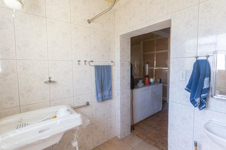 Casa à venda com 185m², 3 quartos e 3 vagas Casa à venda com 185m², 3 quartos e 3 vagasBanheiro Social da Casa 2