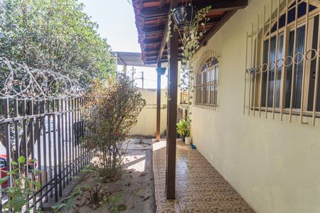 Casa à venda com 185m², 3 quartos e 3 vagas Casa à venda com 185m², 3 quartos e 3 vagasJardim/Entrada da Casa 1