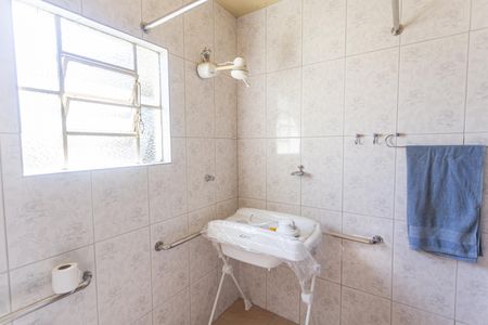 Casa à venda com 185m², 3 quartos e 3 vagas Casa à venda com 185m², 3 quartos e 3 vagasBanheiro Social da Casa 2