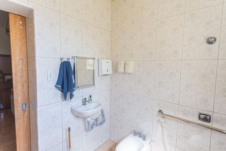 Casa à venda com 185m², 3 quartos e 3 vagas Casa à venda com 185m², 3 quartos e 3 vagasBanheiro Social da Casa 2