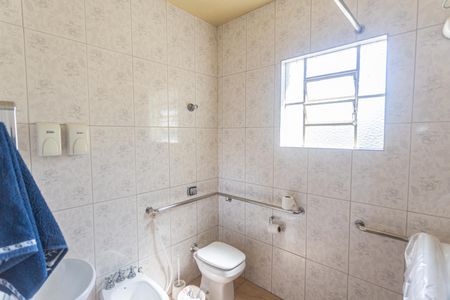 Casa à venda com 185m², 3 quartos e 3 vagas Casa à venda com 185m², 3 quartos e 3 vagasBanheiro Social da Casa 2