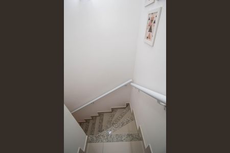 Casa de condomínio à venda com 70m², 2 quartos e 1 vaga Casa de condomínio à venda com 70m², 2 quartos e 1 vagaEscada