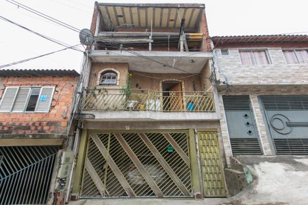 Casa à venda com 220m², 5 quartos e 2 vagas Casa à venda com 220m², 5 quartos e 2 vagasFachada